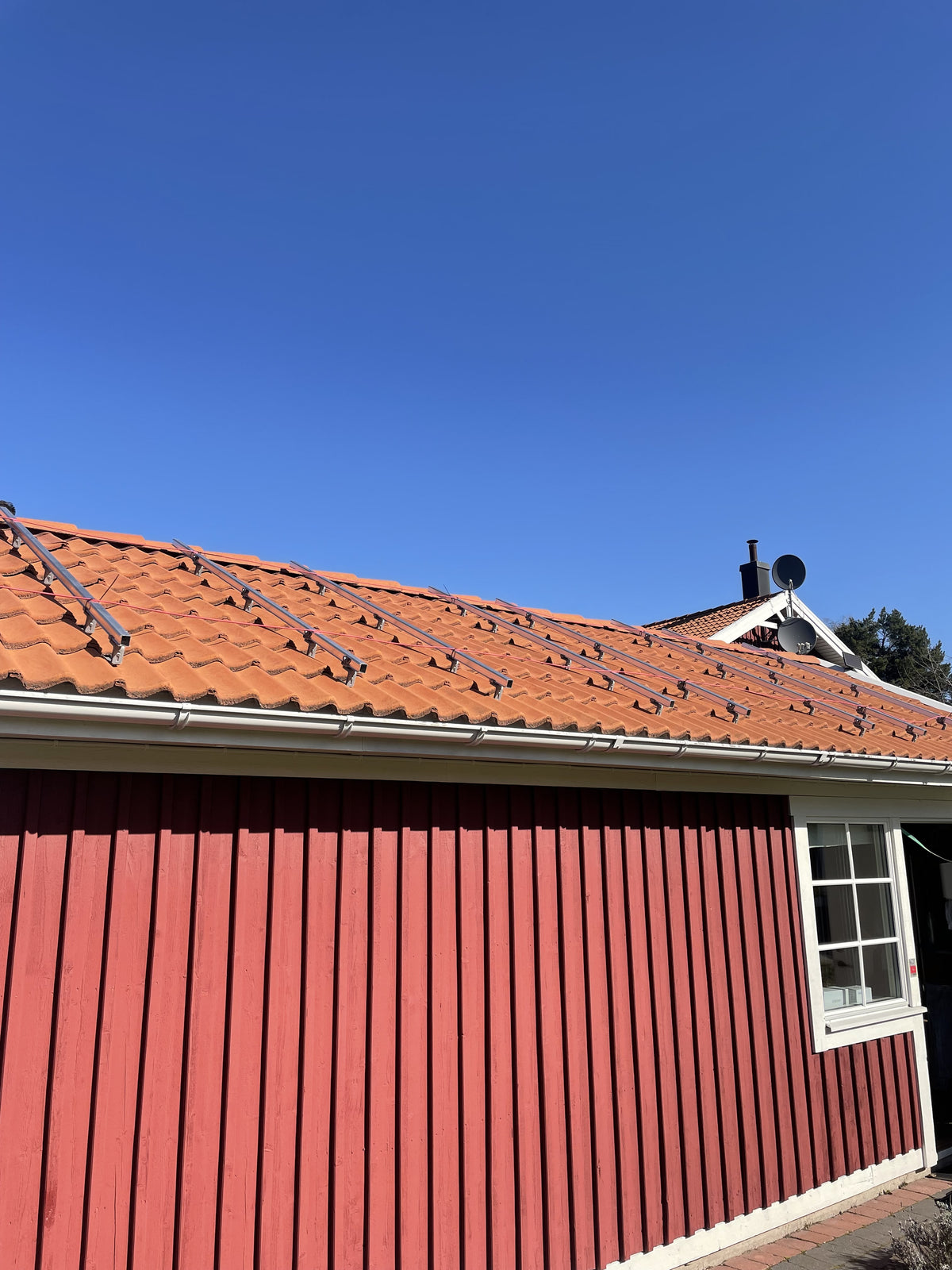 Montera solceller på tegeltak, vilken takkrok ska jag välja?