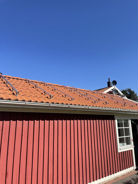 Montera solceller på tegeltak, vilken takkrok ska jag välja?